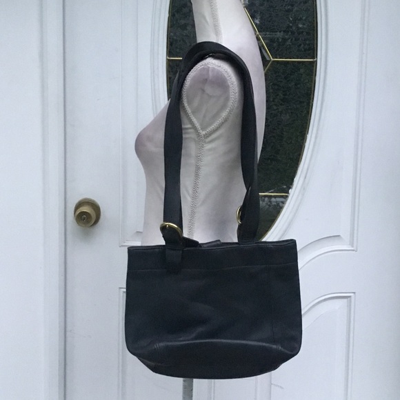 E5) women’s grey leather shoulder bag